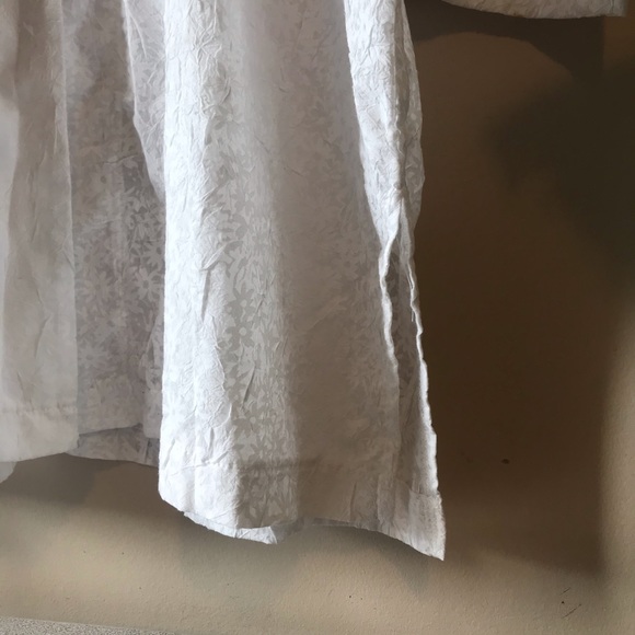 Beautiful Lacy Oversized Blouse - Picture 4 of 4